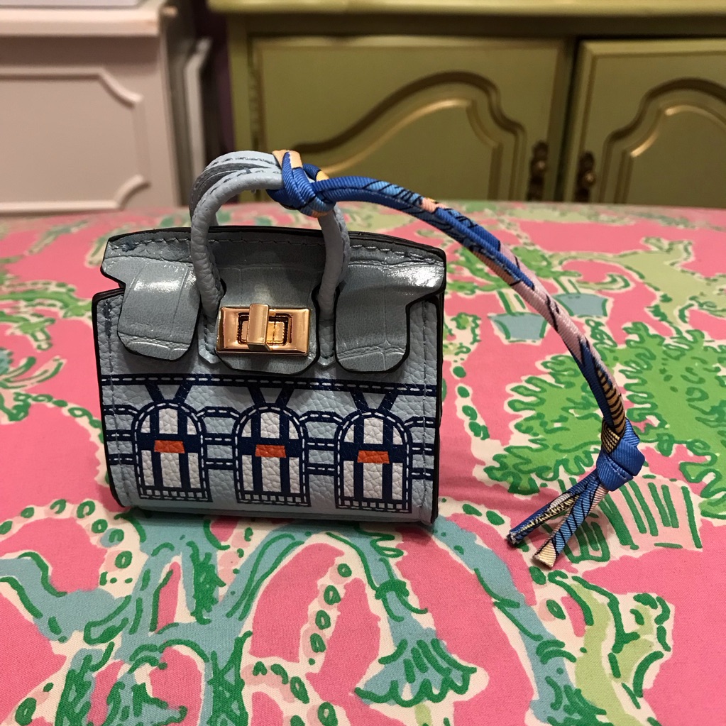 Light Blue Airpod Case That Looks Like A Mini Birken Light Blue Airpod Case That Looks Like A Mini Birken